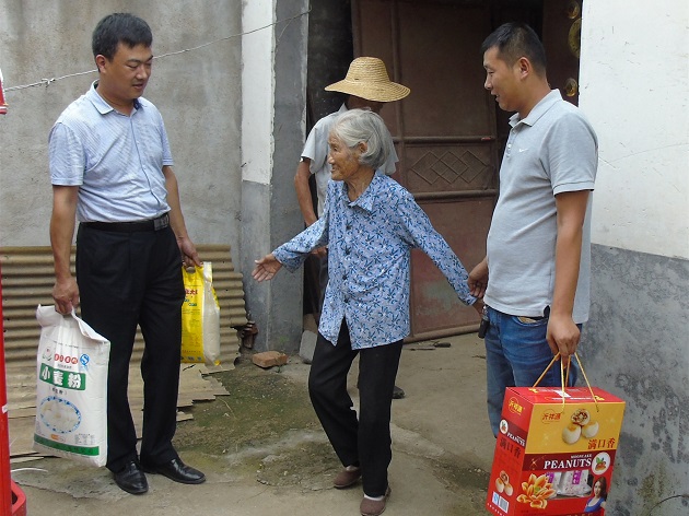 中秋节走访.jpg 中秋节走访.jpg