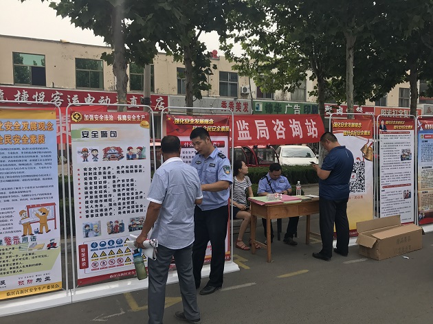高新区开展安全咨询日活动4.JPG