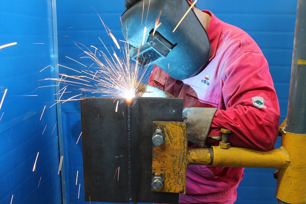 二氧化碳保护焊焊接.JPG 二氧化碳保护焊焊接.JPG