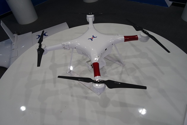 最新机型-智慧蜂可折叠四旋翼无人机 (1).JPG 最新机型-智慧蜂可折叠四旋翼无人机 (1).JPG